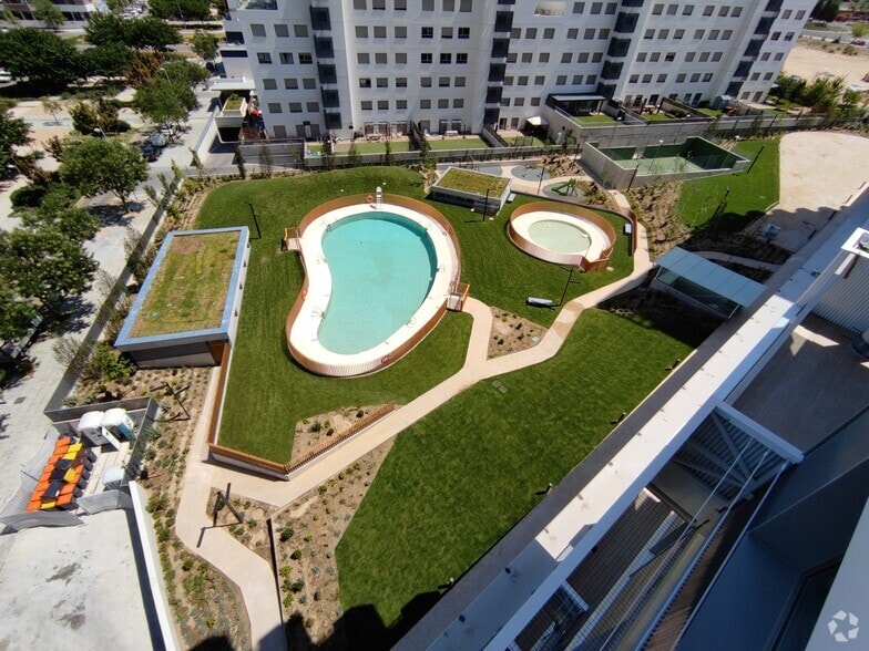Edificio residencial en Madrid, Madrid en venta - Foto del edificio - Imagen 3 de 4