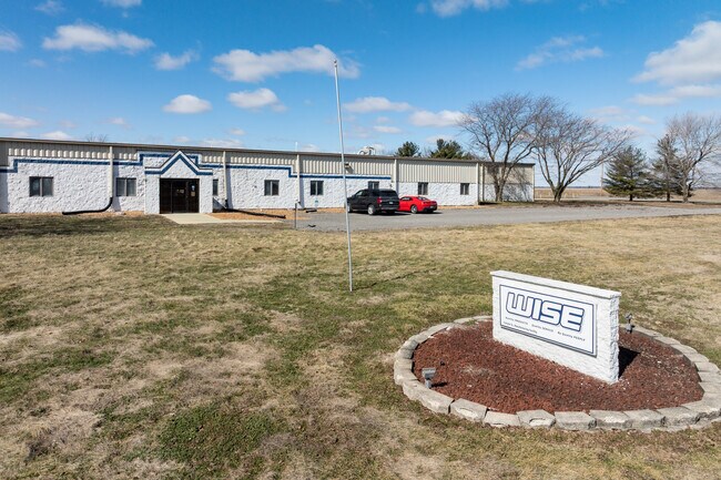 Más detalles de 3750 Industrial Dr, Carlyle, IL - Nave en alquiler