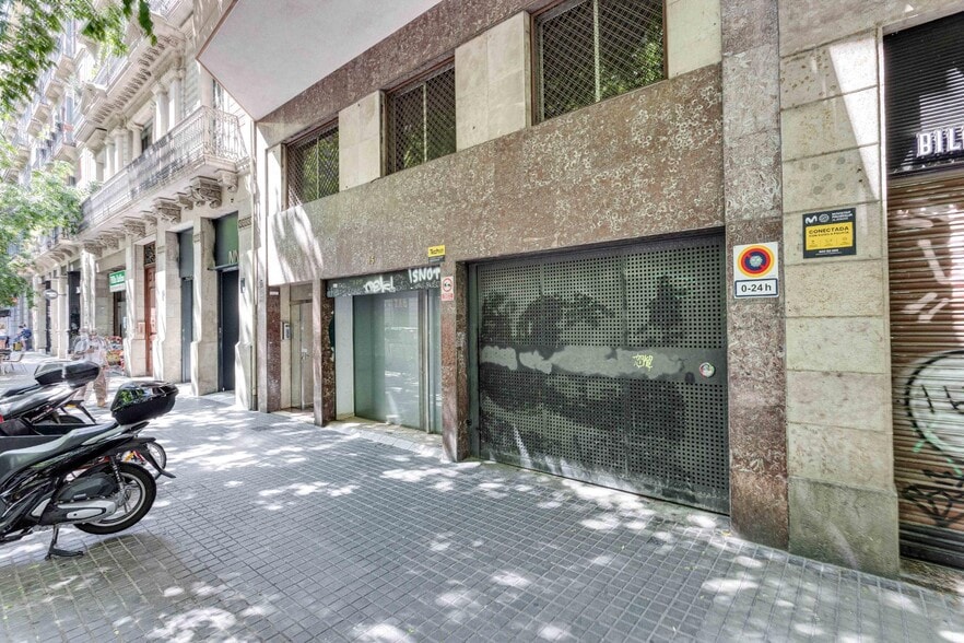 Edificio residencial en Barcelona, Barcelona en venta - Foto del edificio - Imagen 1 de 1