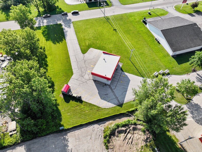 511 N Munsert Ave, Oconto Falls, WI en venta - Foto del edificio - Imagen 3 de 8