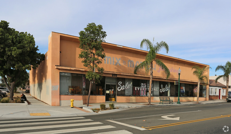 205 E 8th St, National City, CA en venta - Foto principal - Imagen 1 de 7