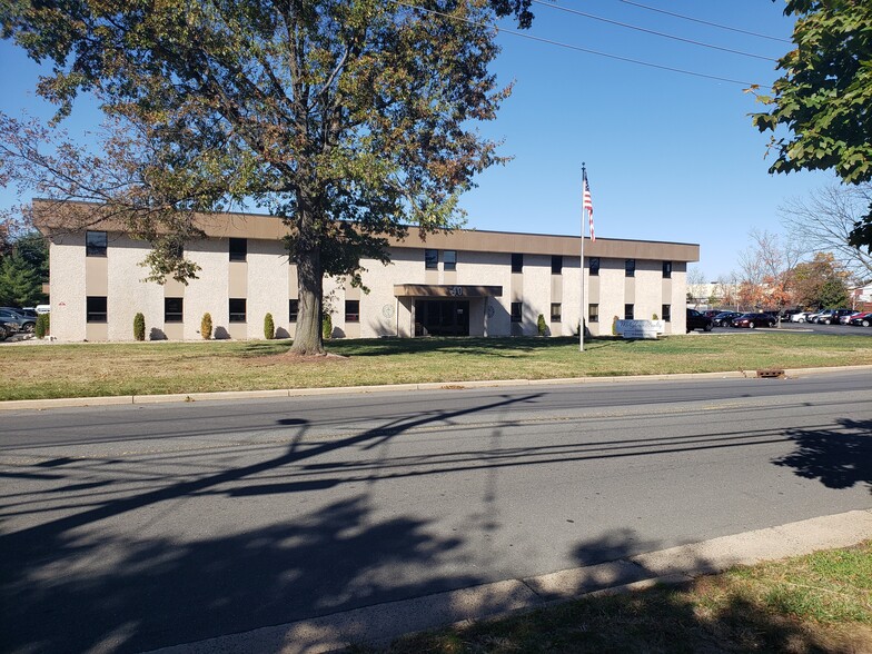 40 Brunswick Ave, Edison, NJ en alquiler - Foto del edificio - Imagen 1 de 12