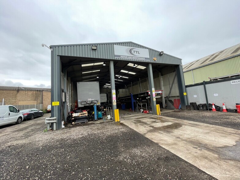 Unit 3, Sandall Lane cartera de 2 inmuebles en venta en LoopNet.es - Foto del edificio - Imagen 3 de 11