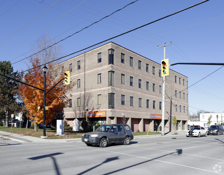 100 Colborne St, Orillia, ON en venta - Foto del edificio - Imagen 3 de 3