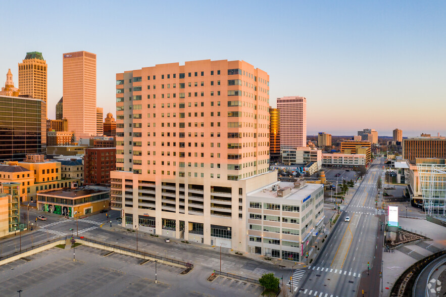 202 S Cheyenne Ave, Tulsa, OK en alquiler - Foto del edificio - Imagen 1 de 66