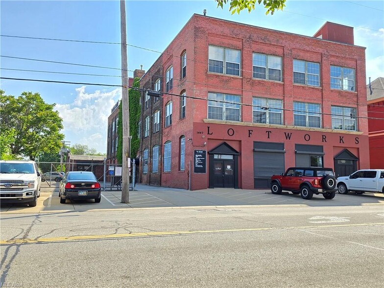 1667 E 40th St, Cleveland, OH en venta - Foto del edificio - Imagen 1 de 33