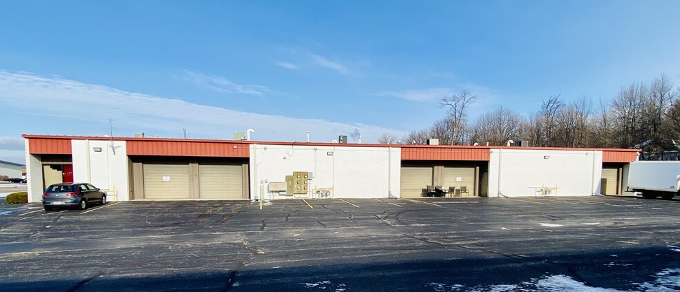 2416 Industrial Dr, Neenah, WI en alquiler - Foto del edificio - Imagen 3 de 5