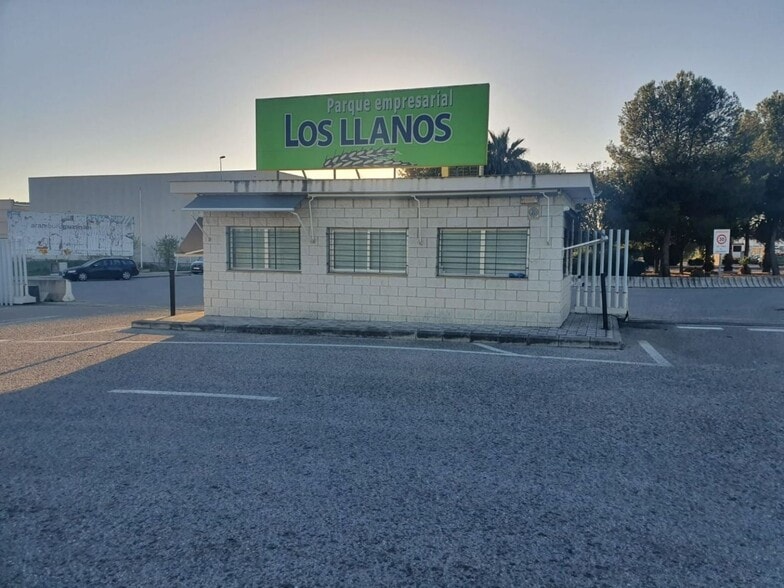 Nave en Salteras en venta - Foto del edificio - Imagen 2 de 15