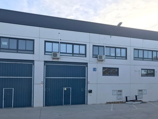 Más detalles de Carretera Ajalvir, 12, Alcalá de Henares - Nave en venta