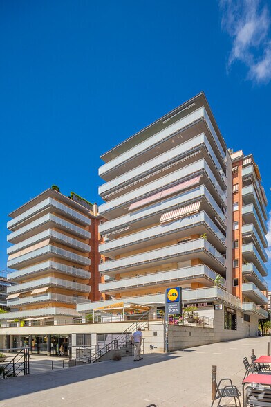 Edificio residencial en Castelldefels, Barcelona en venta - Foto del edificio - Imagen 2 de 2