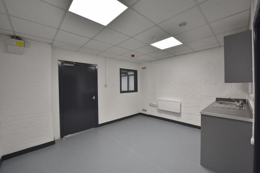 Holloway Dr, Manchester en alquiler - Foto del edificio - Imagen 2 de 10