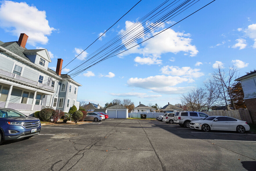 1536 Cranston St, Cranston, RI en alquiler - Foto del edificio - Imagen 2 de 7