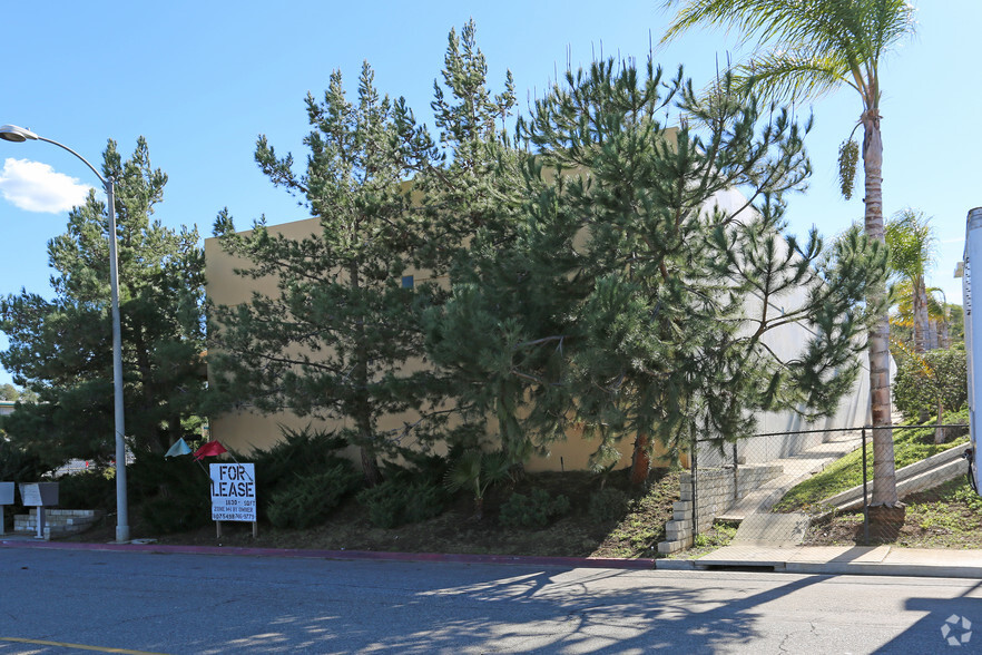 1991 Don Lee Pl, Escondido, CA en alquiler - Foto del edificio - Imagen 2 de 5