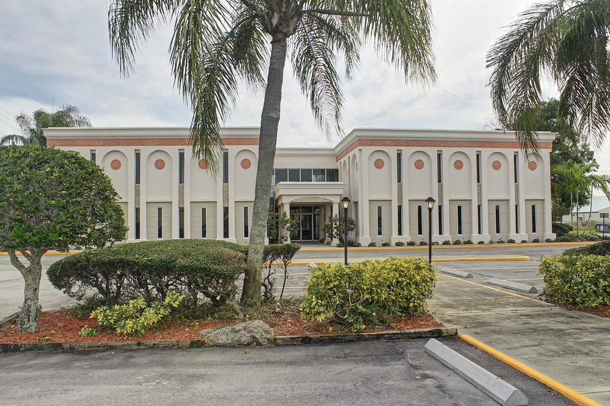 65 E Nasa Blvd, Melbourne, FL en alquiler - Foto del edificio - Imagen 2 de 15