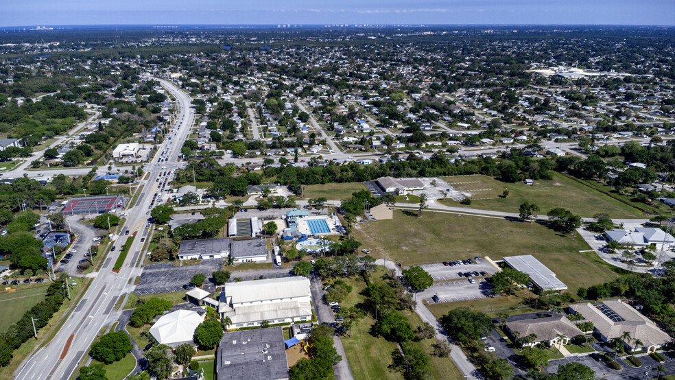 SW Ravenswood Ln, Port Saint Lucie, FL en venta - Foto principal - Imagen 2 de 30