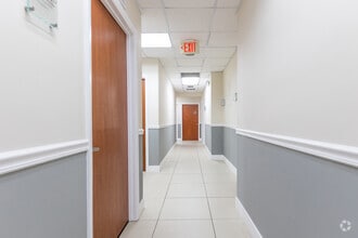 840 SW 81st Ave, North Lauderdale, FL en venta Foto del interior- Imagen 1 de 2