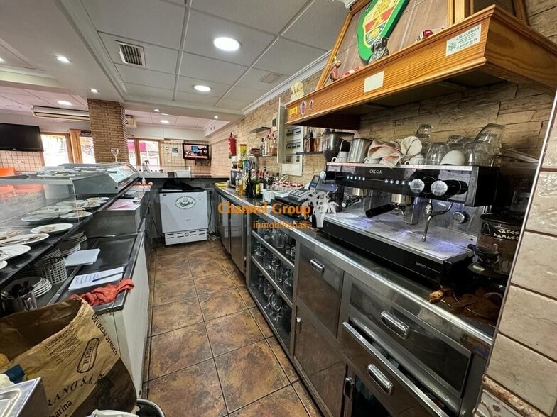 Local en Orihuela, Alicante en venta - Foto del edificio - Imagen 3 de 11