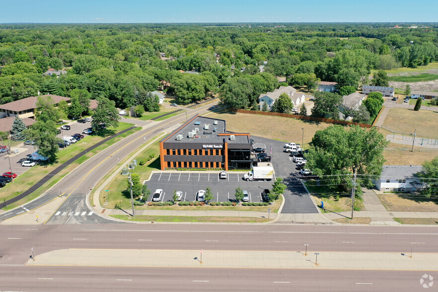 2677 Bunker Lake Blvd, Andover, MN en venta - Vista aérea - Imagen 2 de 10