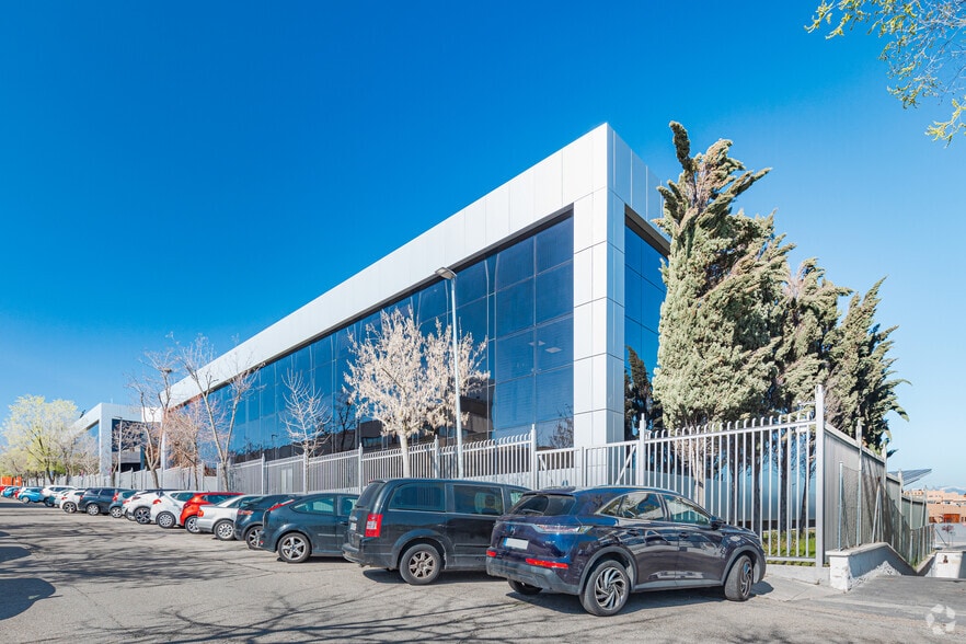 Avenida Tenerife, 4-6-6, San Sebastián de los Reyes, Madrid en alquiler - Foto del edificio - Imagen 3 de 11