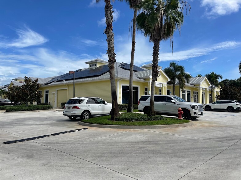 1239 SE Indian St, Stuart, FL en alquiler - Foto del edificio - Imagen 2 de 10