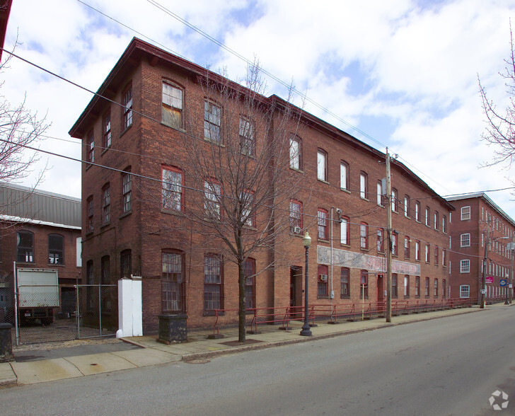 28 Anawan St, Fall River, MA en alquiler - Foto del edificio - Imagen 2 de 17