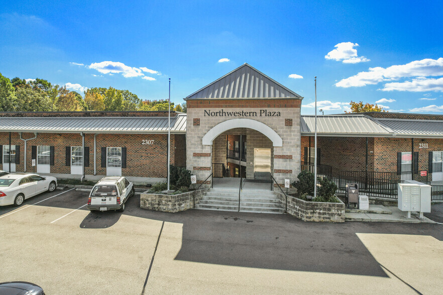 2307 W Cone Blvd, Greensboro, NC en alquiler - Foto del edificio - Imagen 1 de 2