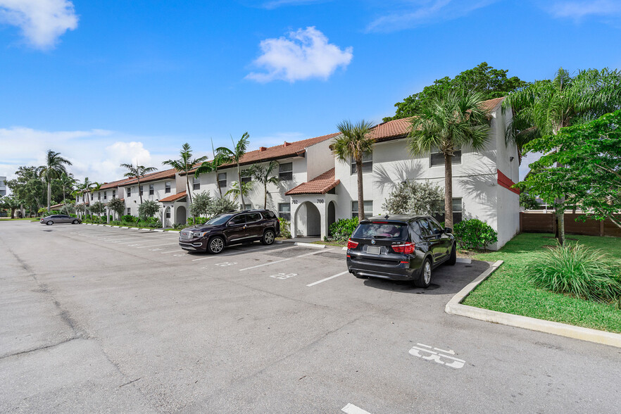 700-728 SW 81st Ter, North Lauderdale, FL en venta - Foto del edificio - Imagen 1 de 67