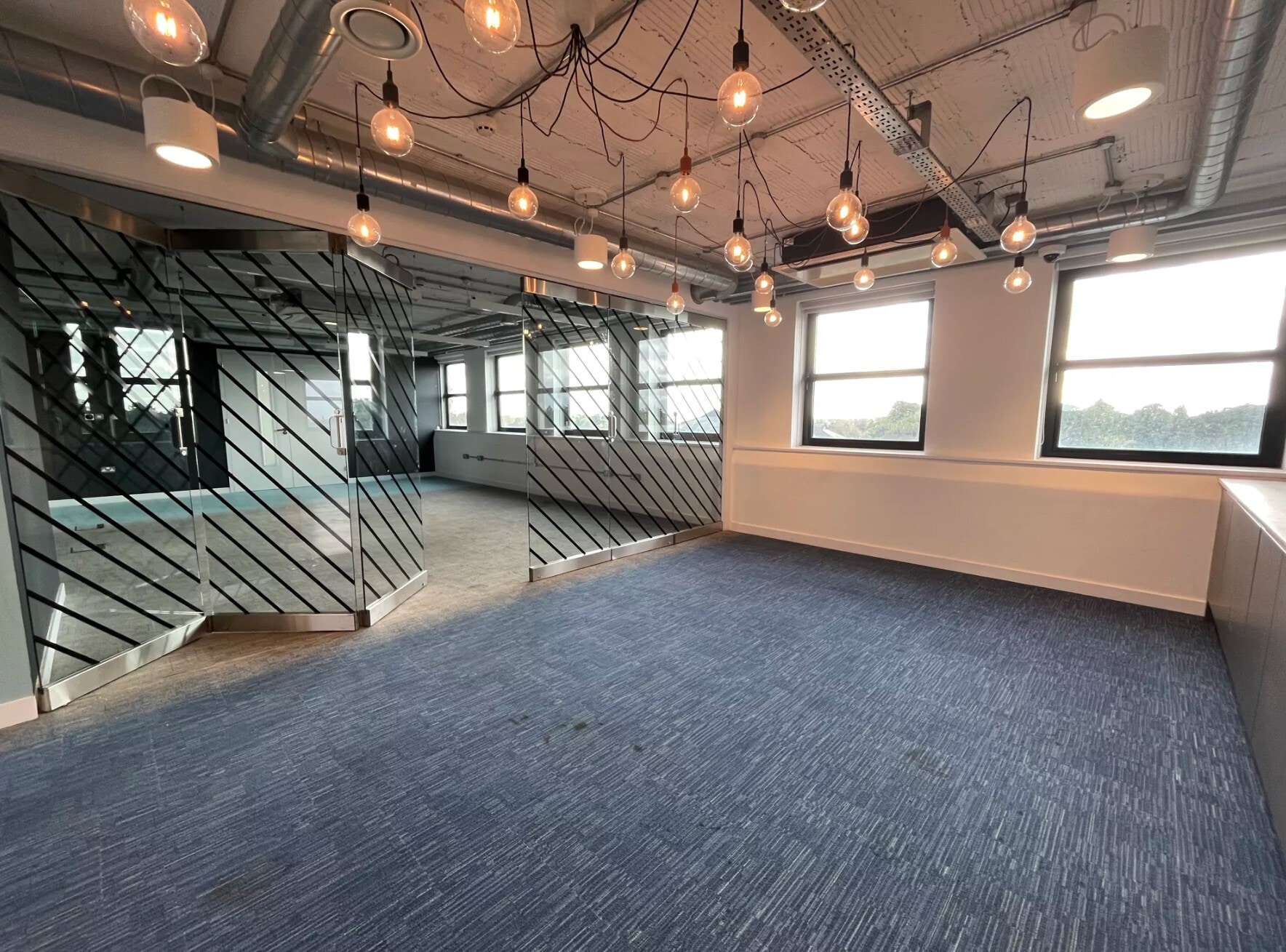 300 Poole Rd, Poole en alquiler Foto del interior- Imagen 1 de 3