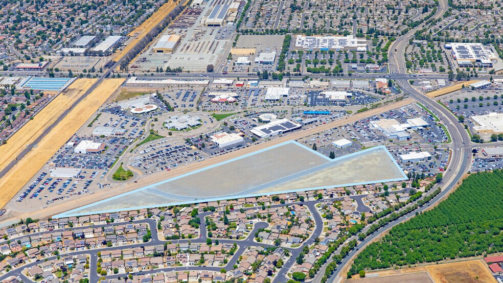 Valley Oak Residences | 193 Units cartera de 3 inmuebles en venta en LoopNet.es - Foto del edificio - Imagen 1 de 5