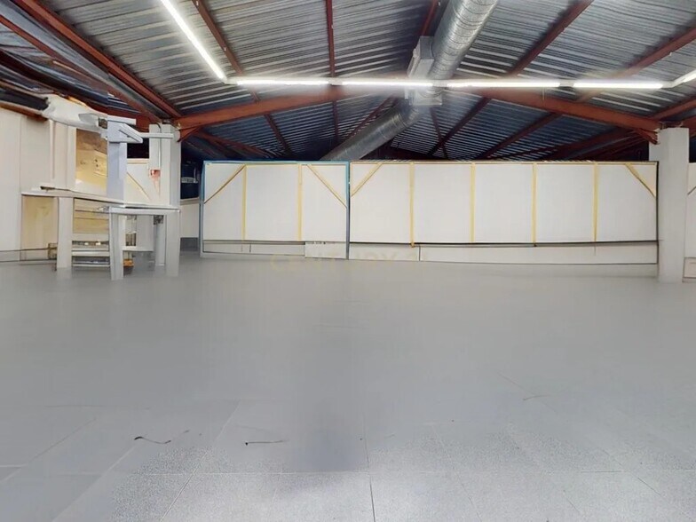Nave en Alcalá de Henares, Madrid en venta - Foto del edificio - Imagen 3 de 12