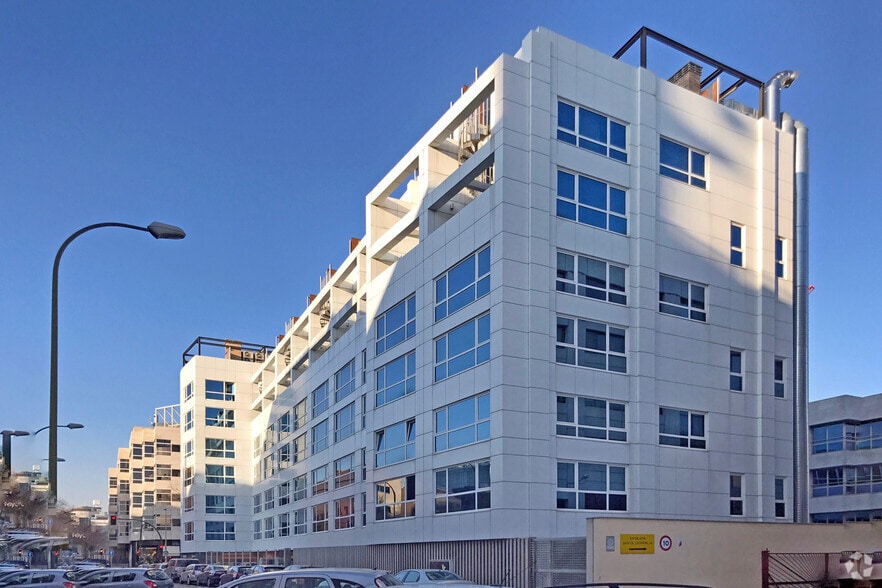 Calle de Julián Camarillo, 10, Madrid, Madrid en alquiler - Foto del edificio - Imagen 2 de 4