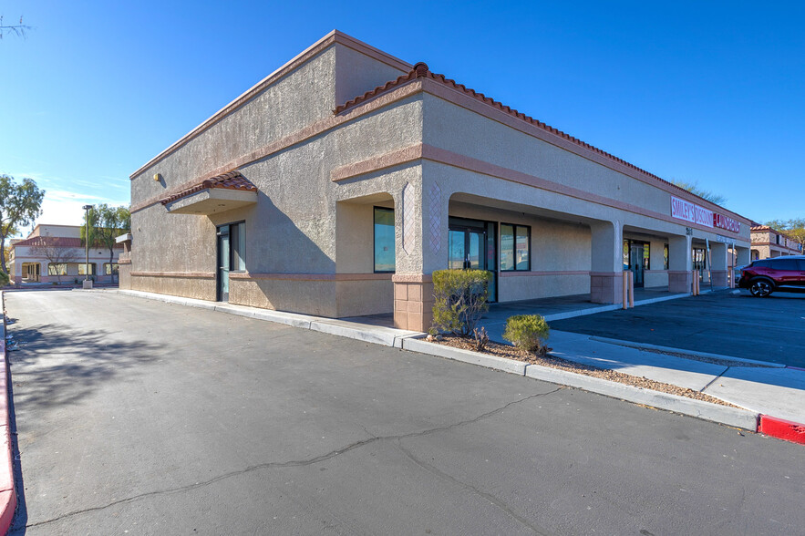 2991 W Lake Mead Blvd, North Las Vegas, NV en alquiler - Foto del edificio - Imagen 2 de 7