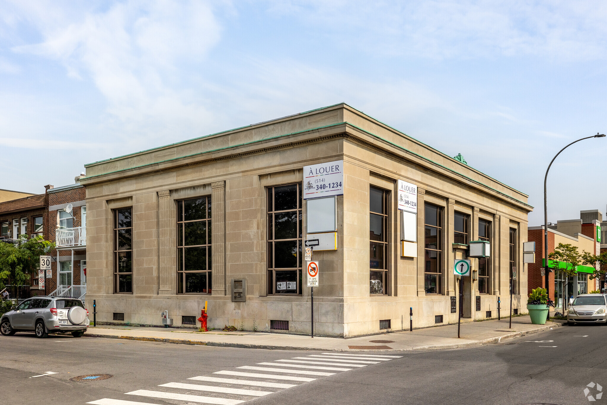 555 Rue Jean-Talon O, Montréal, QC en alquiler Foto del edificio- Imagen 1 de 5