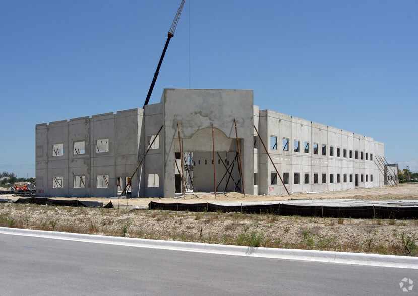 5850 N Hiatus Rd, Fort Lauderdale, FL en alquiler - Foto del edificio - Imagen 2 de 12