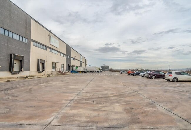 Más detalles de Avenida Adolfo Suárez, 13 D, Alovera - Nave en venta