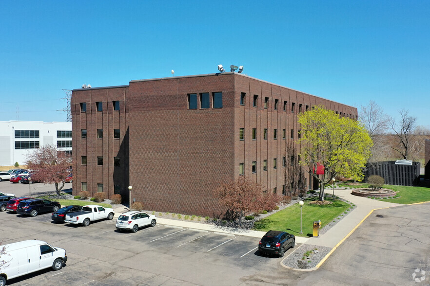 1935 W County Road B2, Roseville, MN en alquiler - Foto del edificio - Imagen 2 de 2