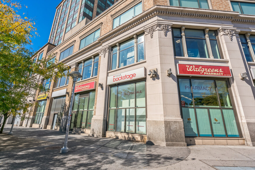 400 E Fordham Rd, Bronx, NY en alquiler - Foto del edificio - Imagen 1 de 15