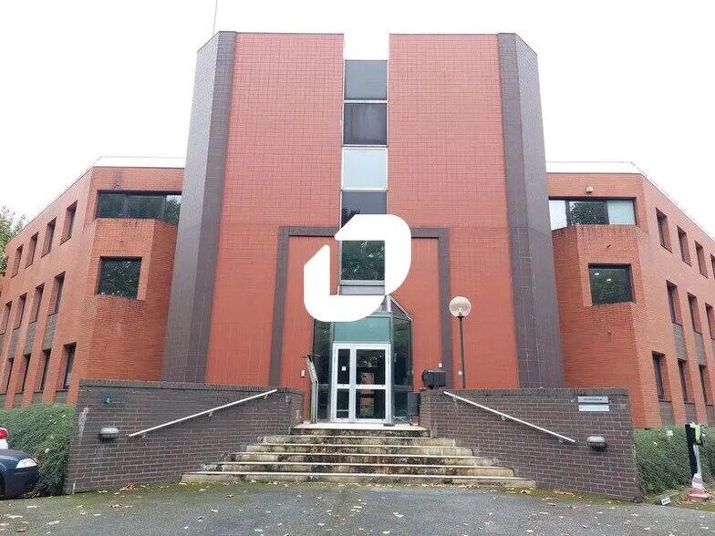 6 Rue Jean Pierre Timbaud, Montigny-le-Bretonneux en alquiler - Foto del edificio - Imagen 1 de 10