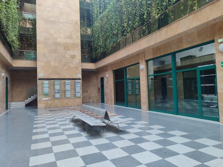 De Hytasa, Sevilla, Sevilla en alquiler - Foto del edificio - Imagen 3 de 9