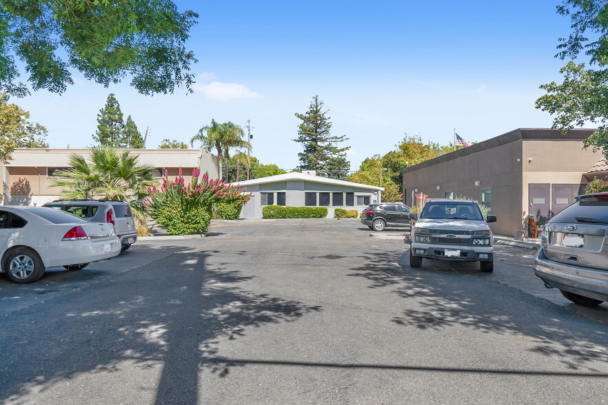 812 Court St, Woodland, CA en venta - Foto del edificio - Imagen 3 de 19