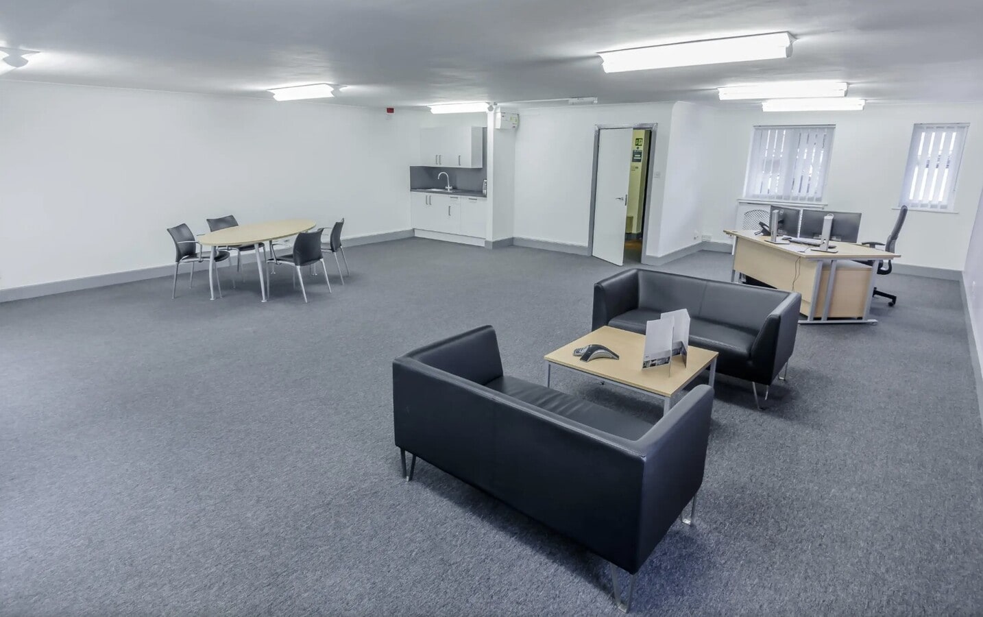 Woodlands, Bradley Stoke, SGC BS32 4NQ - Unidad 12 -  - Foto del interior - Image 2 of 5