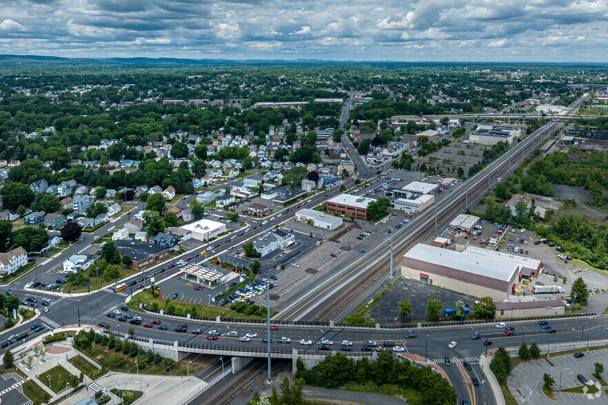 453 New Park Ave, West Hartford, CT en alquiler - Vista aérea - Imagen 2 de 7