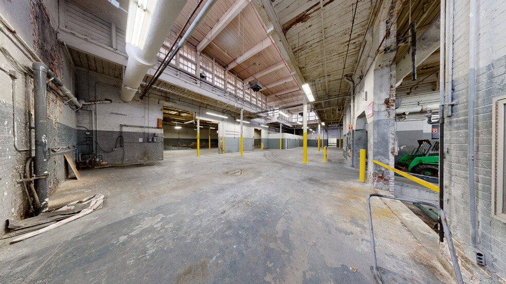 620 Spring St, North Dighton, MA en venta - Matterport 3D Scan - Imagen 3 de 58