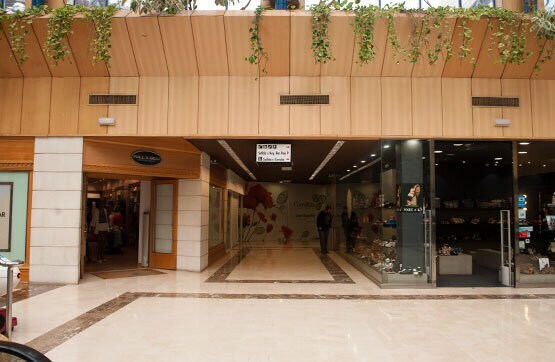 Local en Vigo en venta - Vestíbulo - Imagen 3 de 9