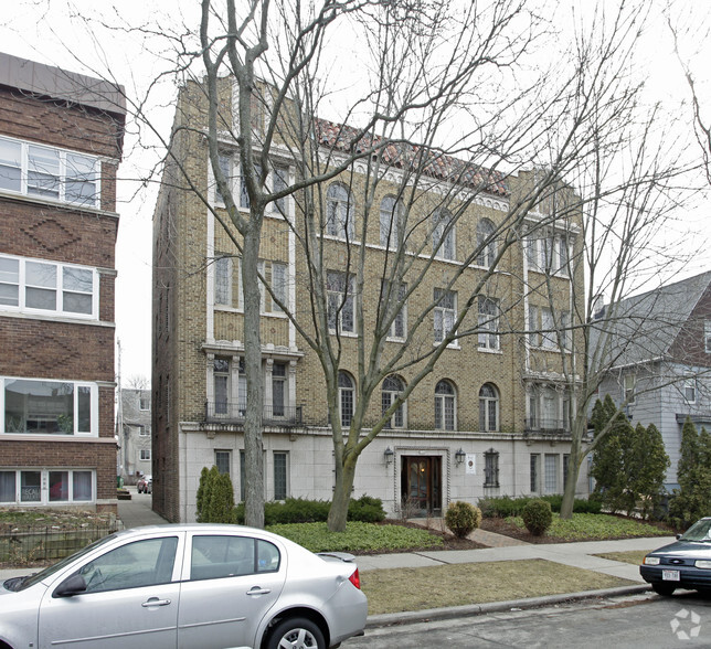 2562 N Prospect Ave, Milwaukee, WI en venta - Foto del edificio - Imagen 2 de 3