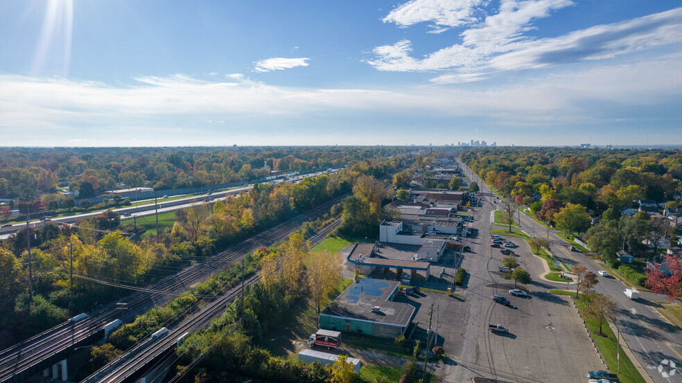 4770 Indianola Ave, Columbus, OH en alquiler - Foto del edificio - Imagen 2 de 7