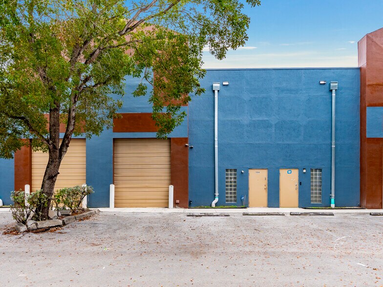 20200 NW 2nd Ave, Miami, FL en venta - Foto del edificio - Imagen 2 de 9