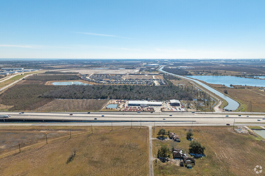 Needlepoint Rd, Baytown, TX en venta - Vista aérea - Imagen 3 de 16