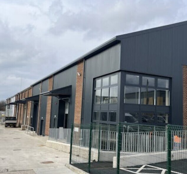 76 Lincoln Rd, High Wycombe en alquiler - Foto del edificio - Imagen 1 de 1