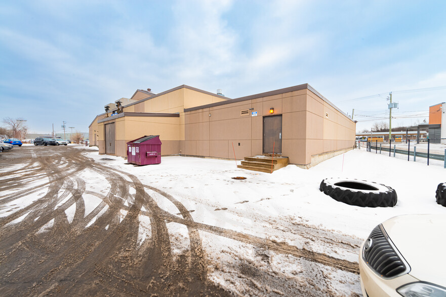 47 Boul Saint-Jean-Baptiste, Châteauguay, QC en alquiler - Foto del edificio - Imagen 3 de 6